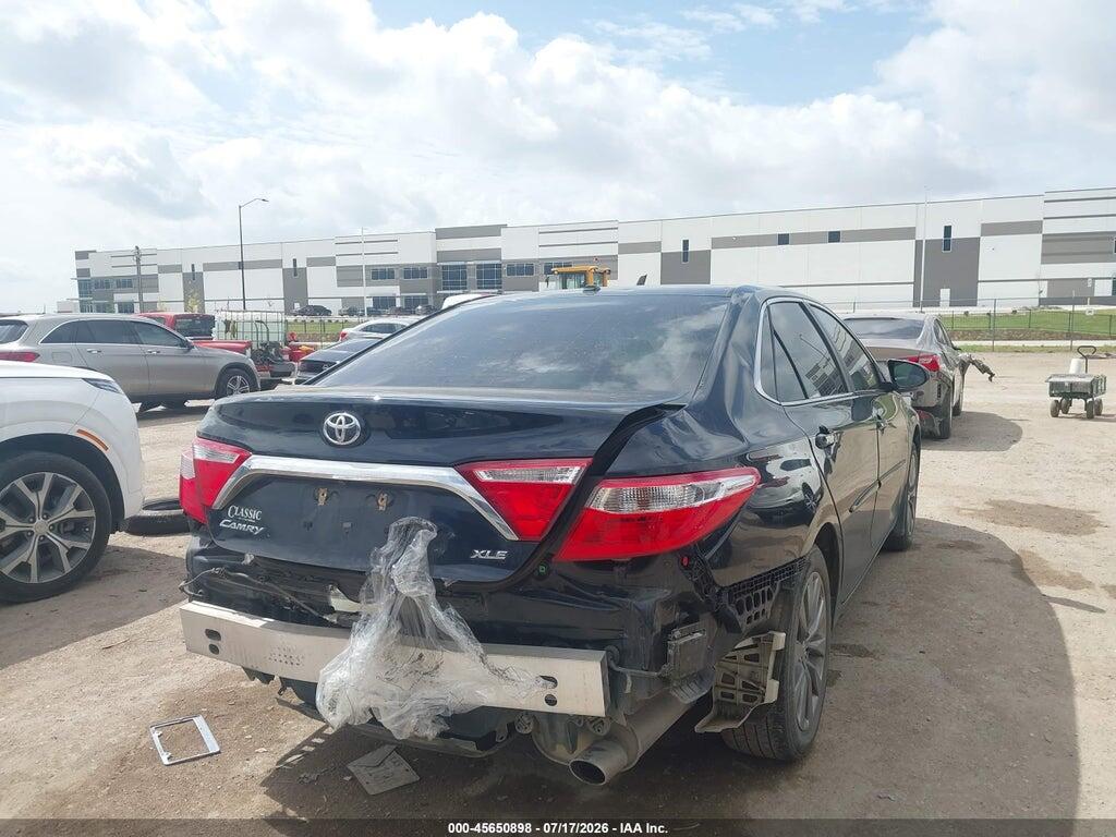 4T1BF1FKXHU757624 2017 TOYOTA CAMRY photo no. 2