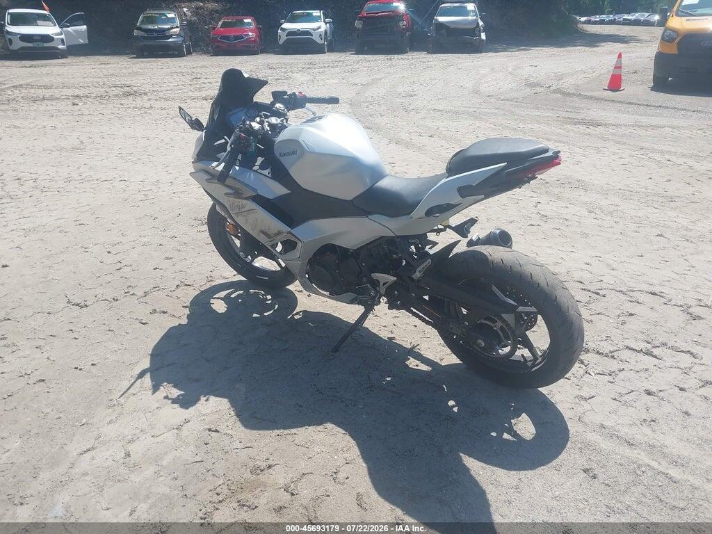 ML5EXGG17SDA70130 2025 KAWASAKI EX500 photo no. 3