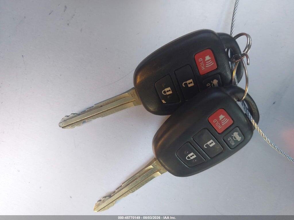 5YFBURHE8HP714929 2017 TOYOTA COROLLA photo no. 11