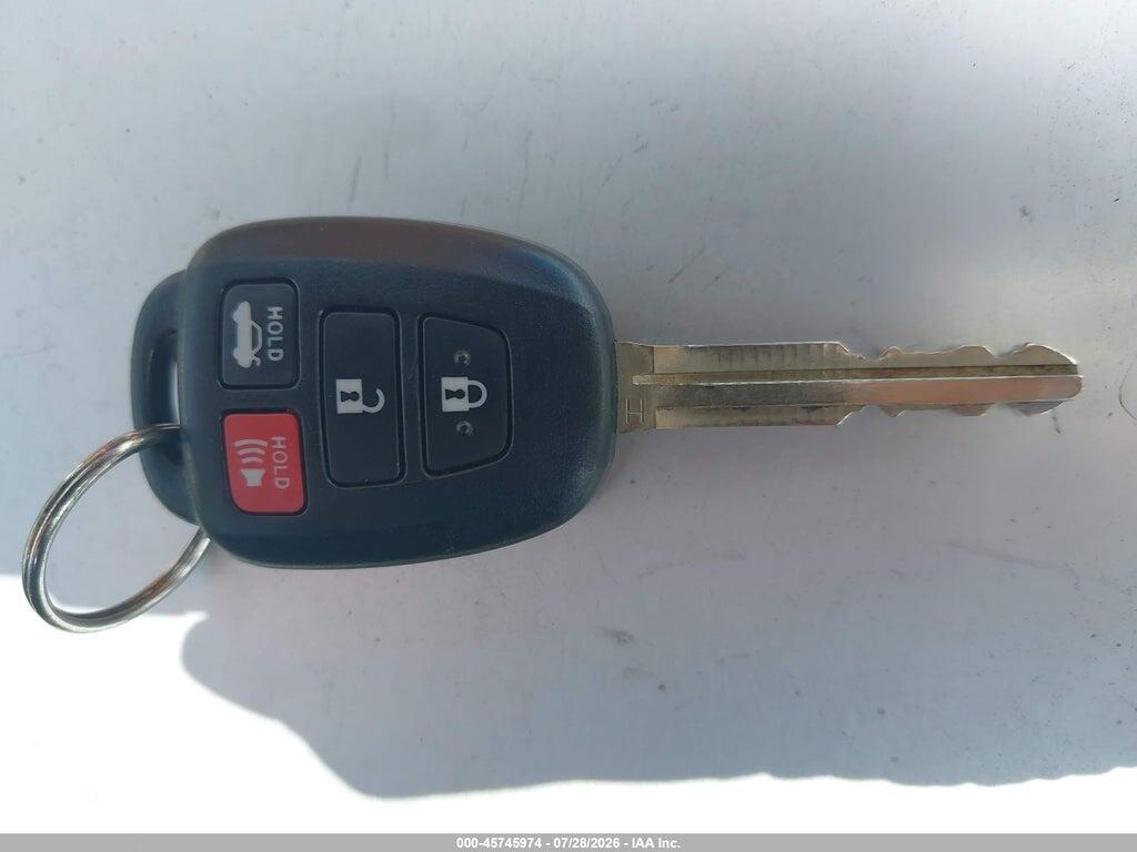 5YFBURHE2HP682463 2017 TOYOTA COROLLA photo no. 11