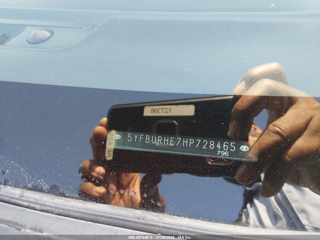 5YFBURHE7HP728465 2017 TOYOTA COROLLA photo no. 9