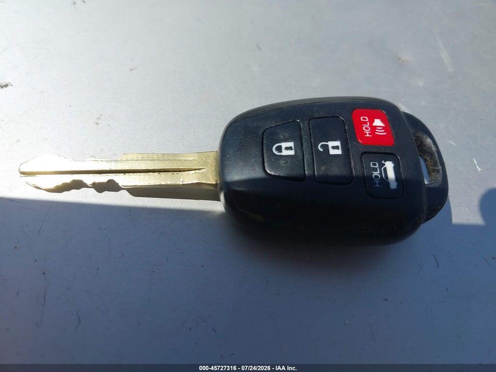 5YFBURHE3HP685534 2017 TOYOTA COROLLA photo no. 11