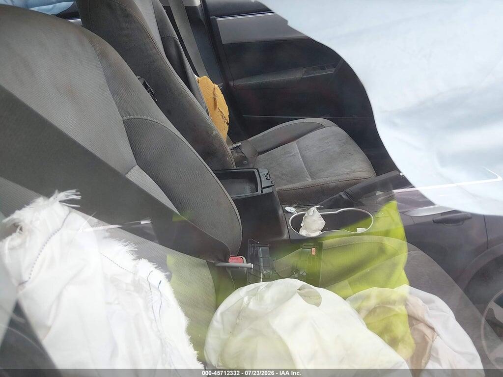 5YFBURHE8HP696755 2017 TOYOTA COROLLA photo no. 5