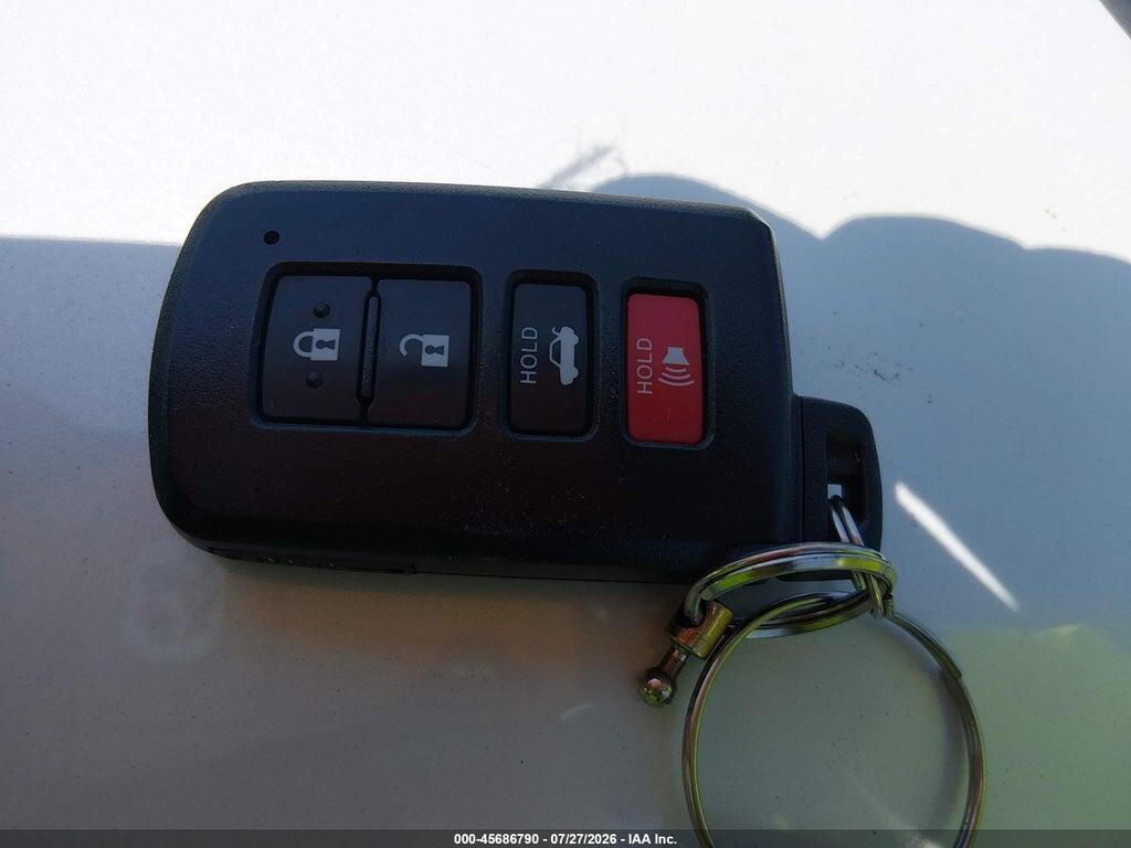 5YFBURHE3HP721643 2017 TOYOTA COROLLA photo no. 11