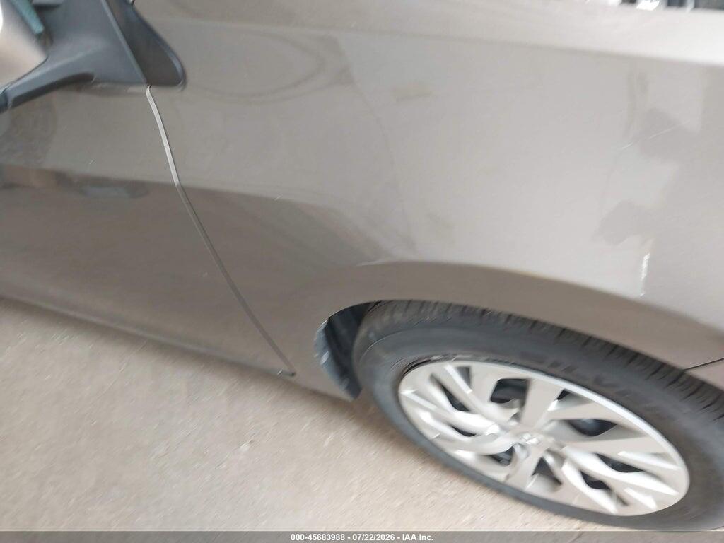 2T1BURHE3HC938030 2017 TOYOTA COROLLA photo no. 6
