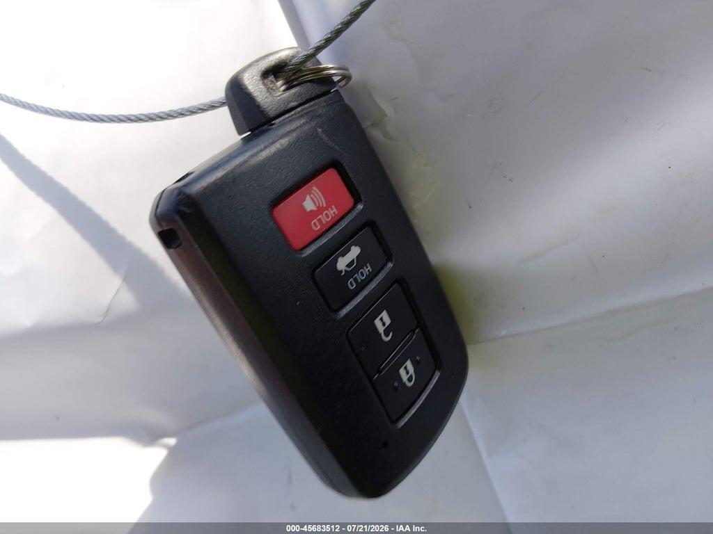 5YFBURHE3HP712585 2017 TOYOTA COROLLA photo no. 11