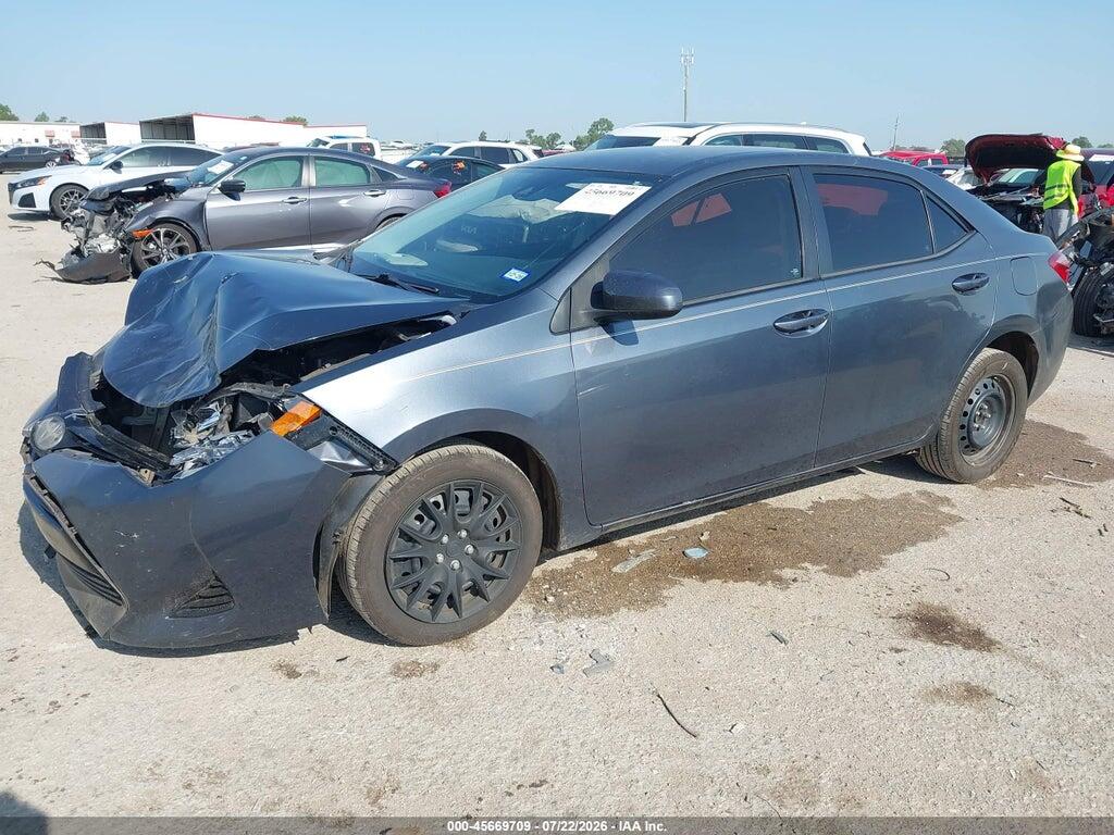 5YFBURHE6HP706683 2017 TOYOTA COROLLA photo no. 2