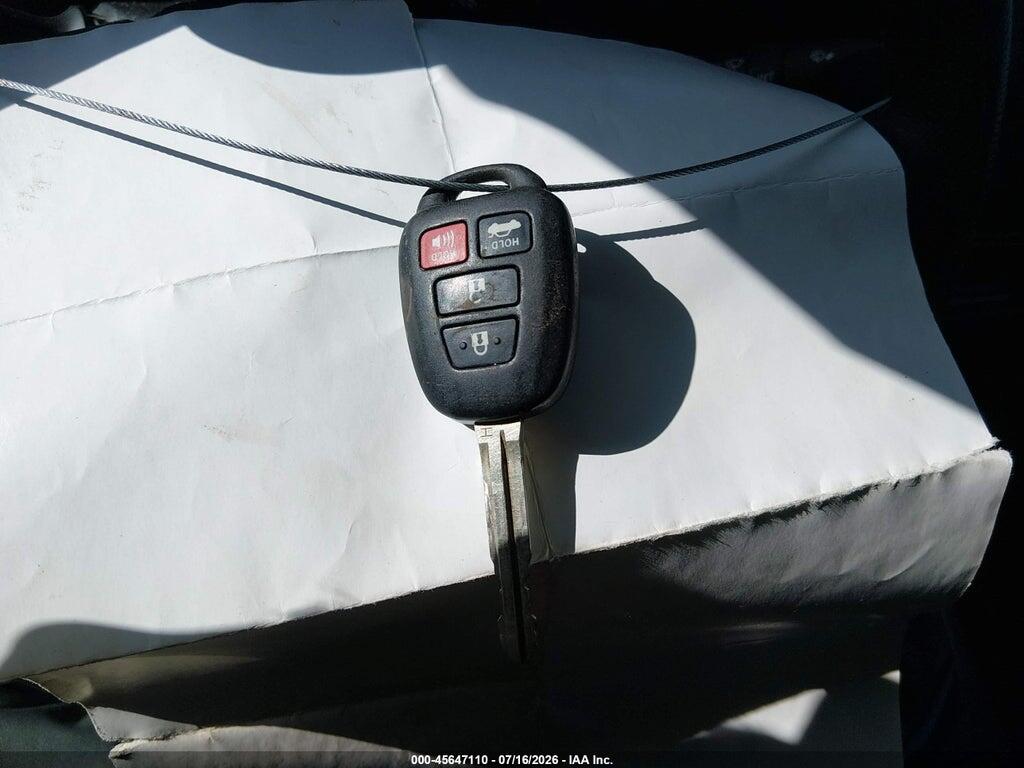 5YFBURHE2HP610887 2017 TOYOTA COROLLA photo no. 11