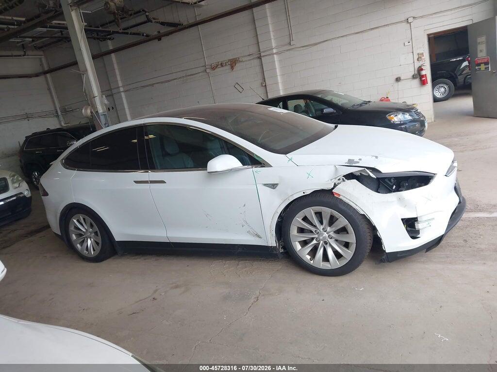 5YJXCAE28GF011782 2016 TESLA MODEL X photo no. 12