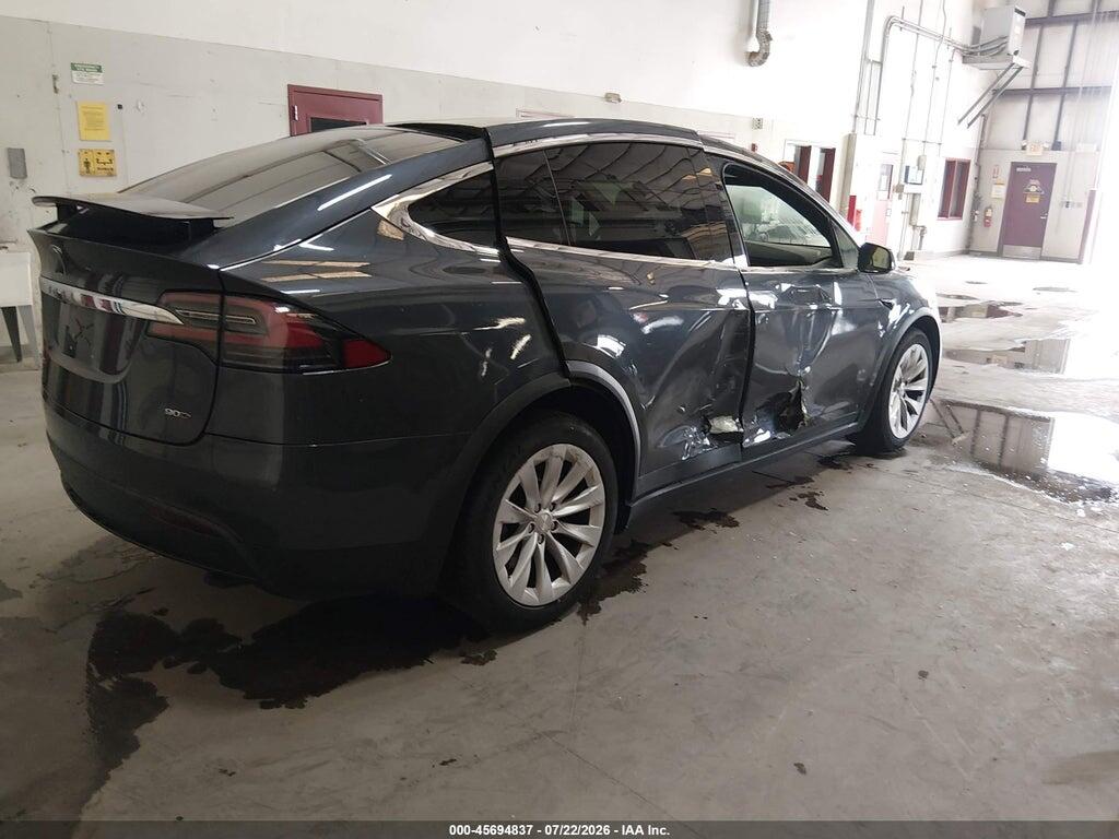 5YJXCDE24GF025910 2016 TESLA MODEL X photo no. 4