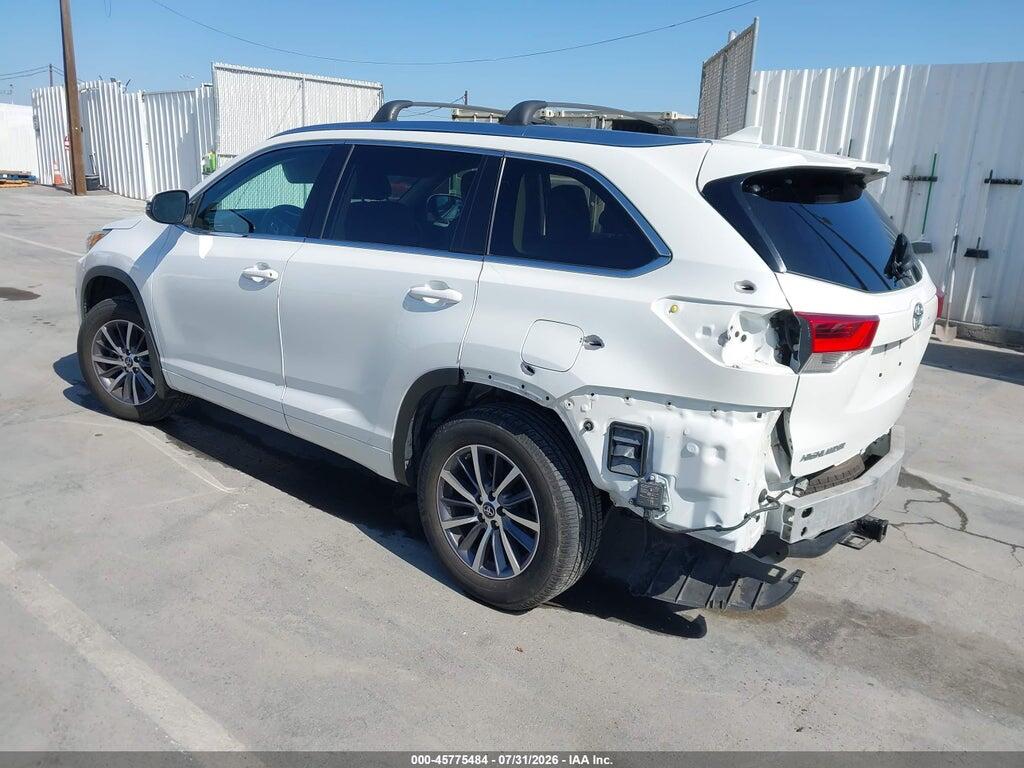 5TDJZRFH8HS431352 2017 TOYOTA HIGHLANDER photo no. 3