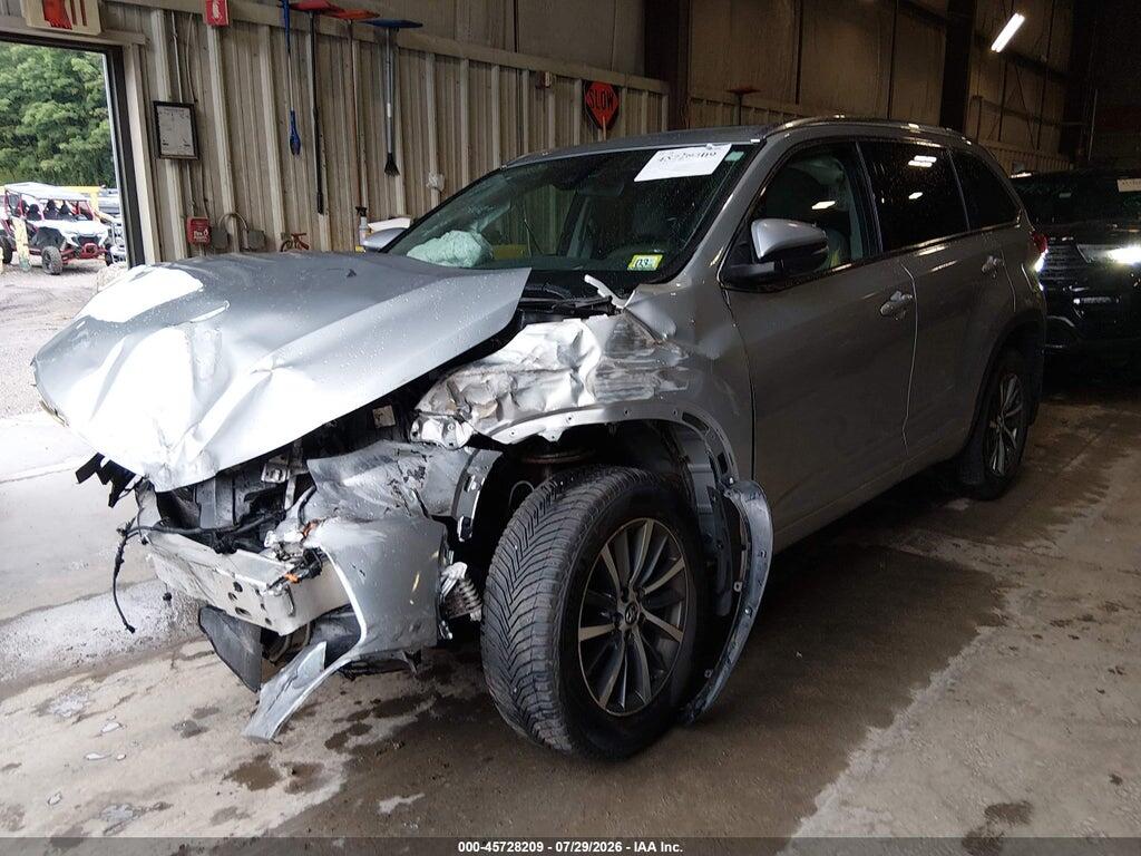 5TDJZRFH3HS453498 2017 TOYOTA HIGHLANDER photo no. 2
