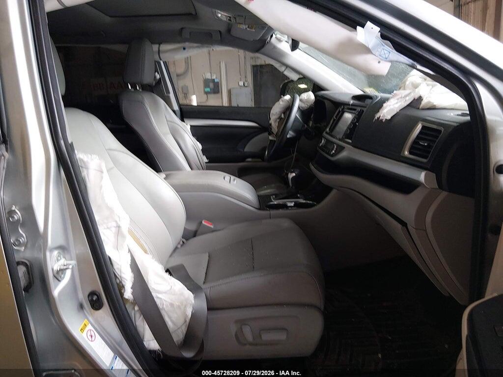 5TDJZRFH3HS453498 2017 TOYOTA HIGHLANDER photo no. 5