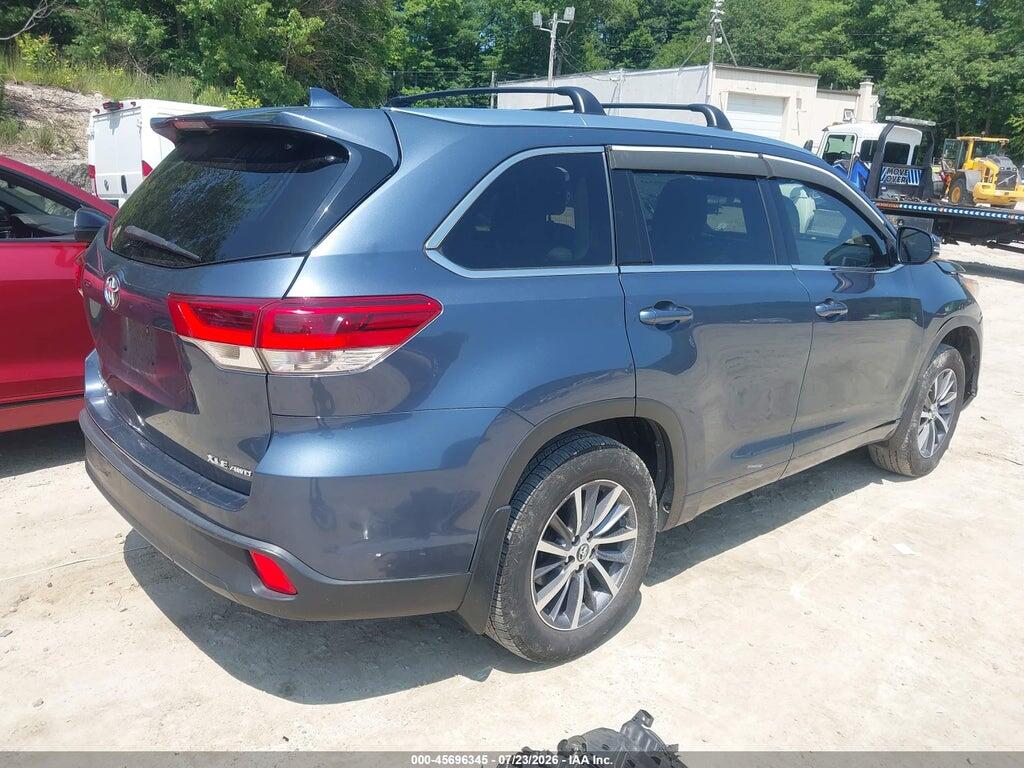 5TDJZRFH9HS449553 2017 TOYOTA HIGHLANDER photo no. 4