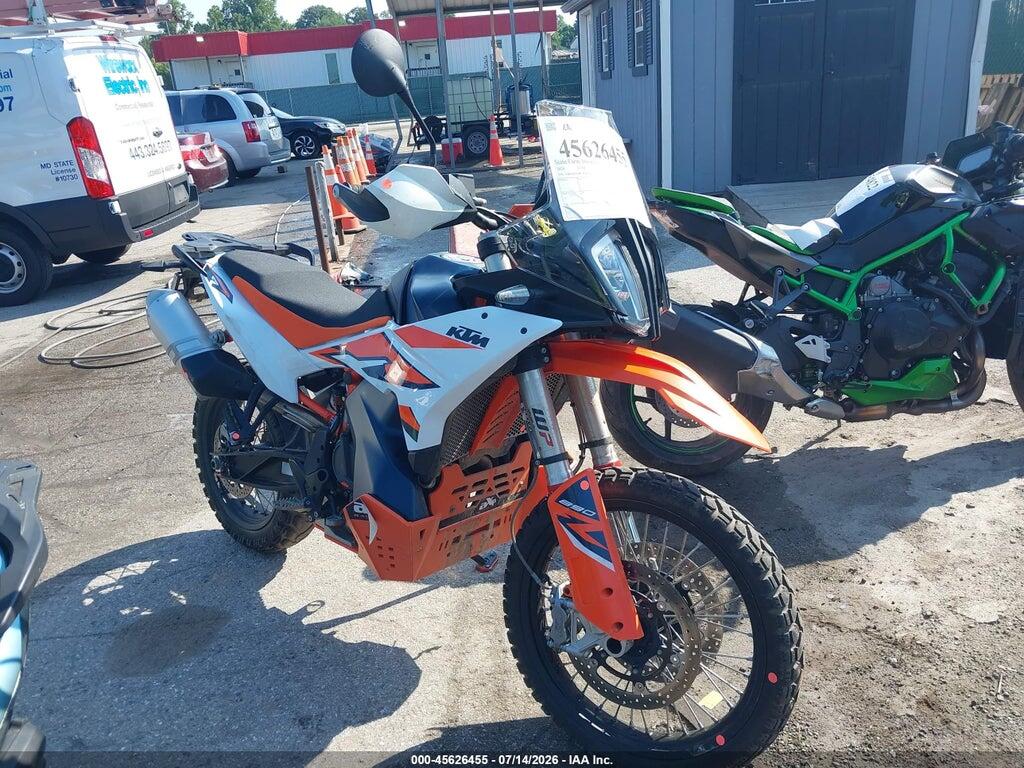 2024 KTM 890 VBKTR6408RM881938