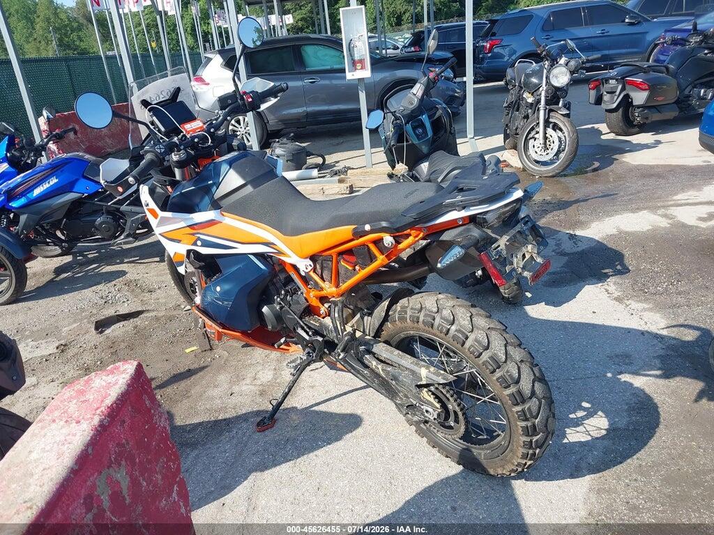 VBKTR6408RM881938 2024 KTM 890 photo no. 3