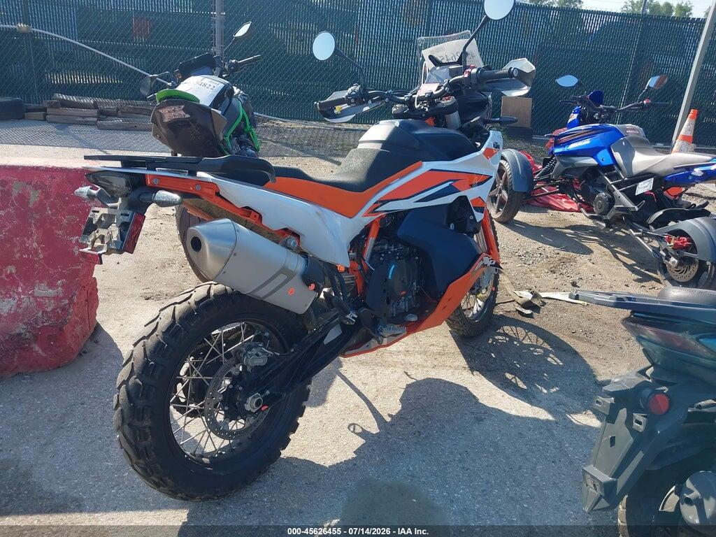 VBKTR6408RM881938 2024 KTM 890 photo no. 4