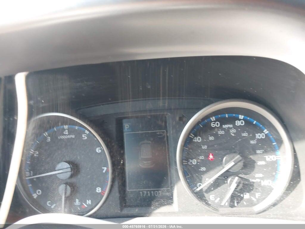 JTMRFREV7HJ141328 2017 TOYOTA RAV4 photo no. 7