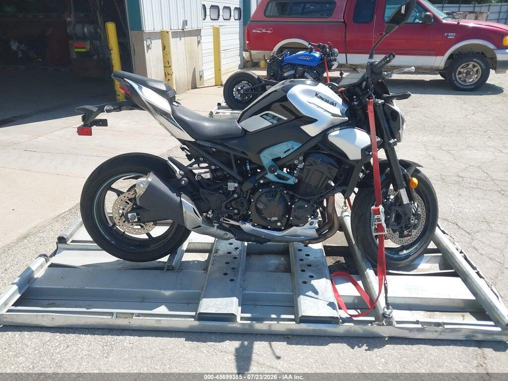 ML5ZRDS1XSDA04849 2025 KAWASAKI ZR900 photo no. 12