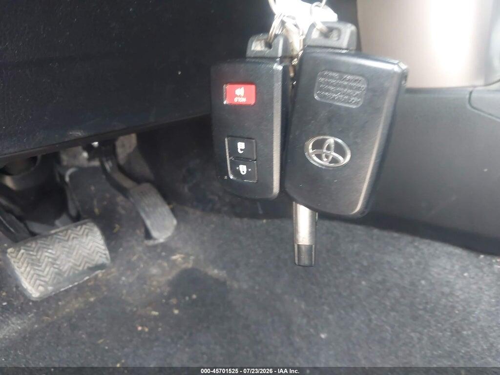 JTMRFREVXHJ175019 2017 TOYOTA RAV4 photo no. 11