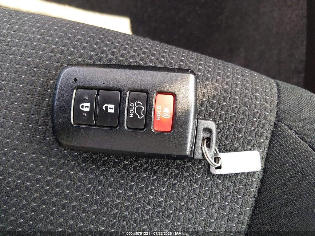 2T3RFREV8HW688593 2017 TOYOTA RAV4 photo no. 11