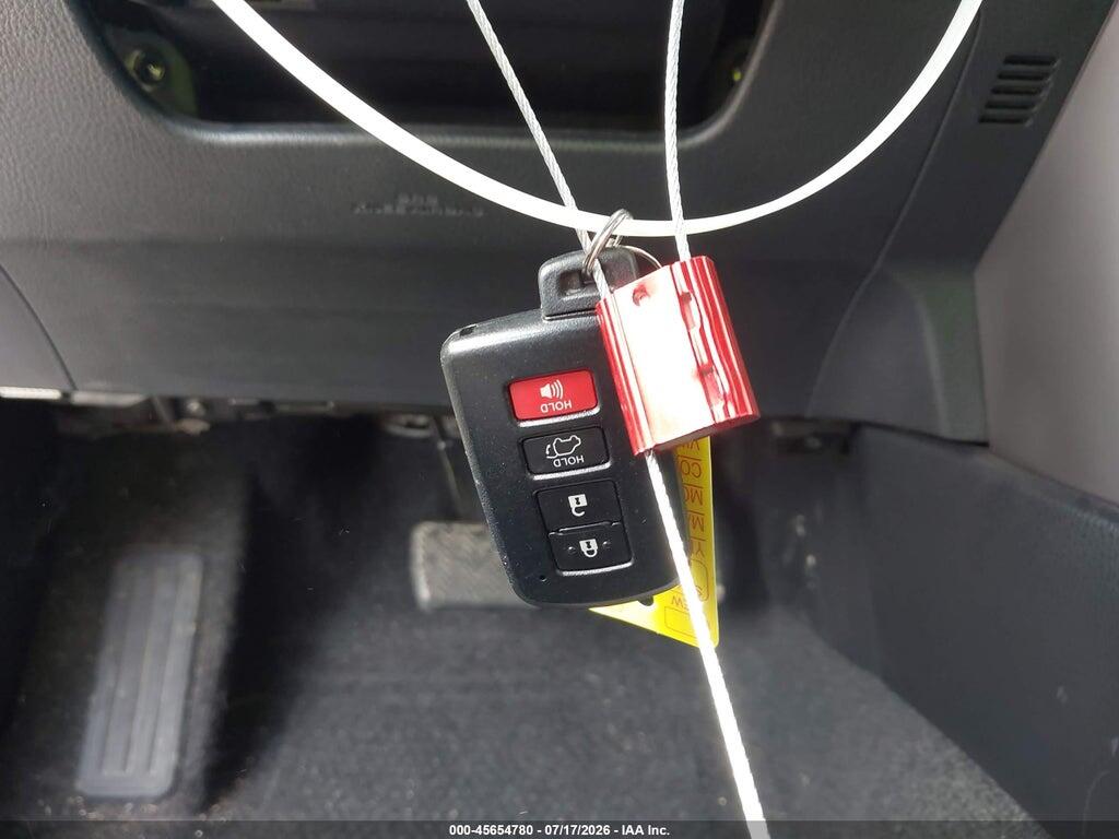 JTMWFREV2HD097837 2017 TOYOTA RAV4 photo no. 9
