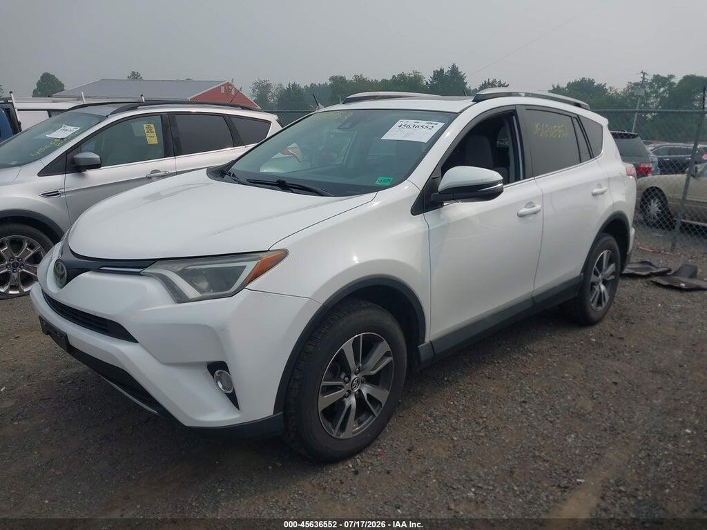 2T3RFREVXHW693648 2017 TOYOTA RAV4 photo no. 2