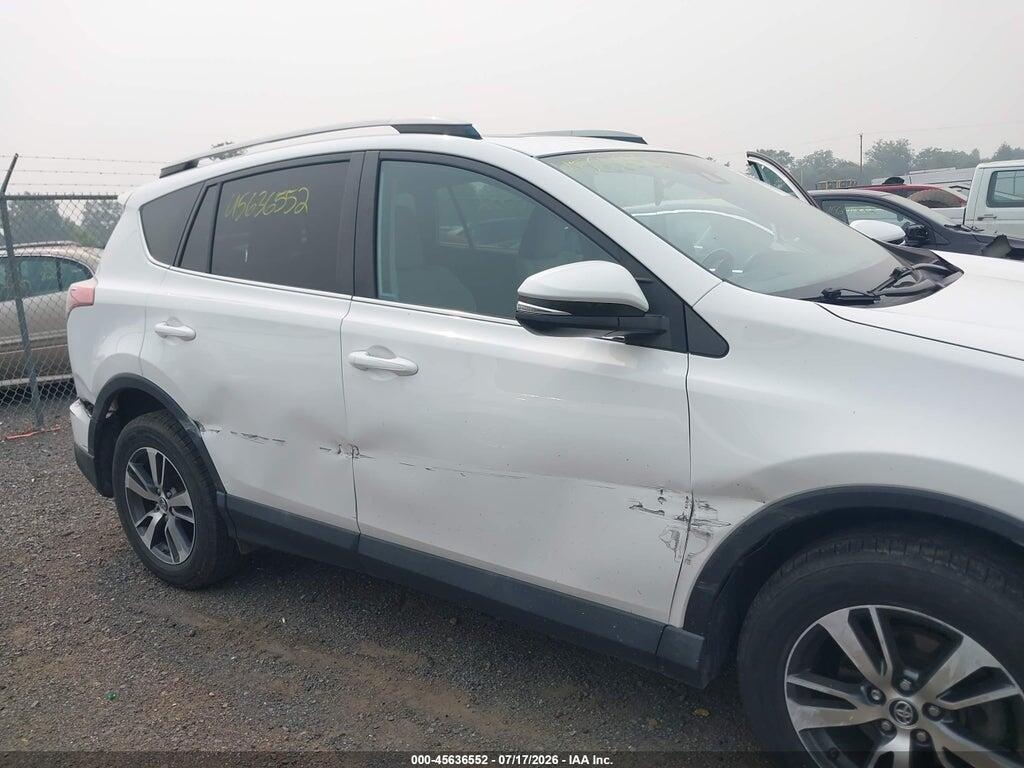 2T3RFREVXHW693648 2017 TOYOTA RAV4 photo no. 6