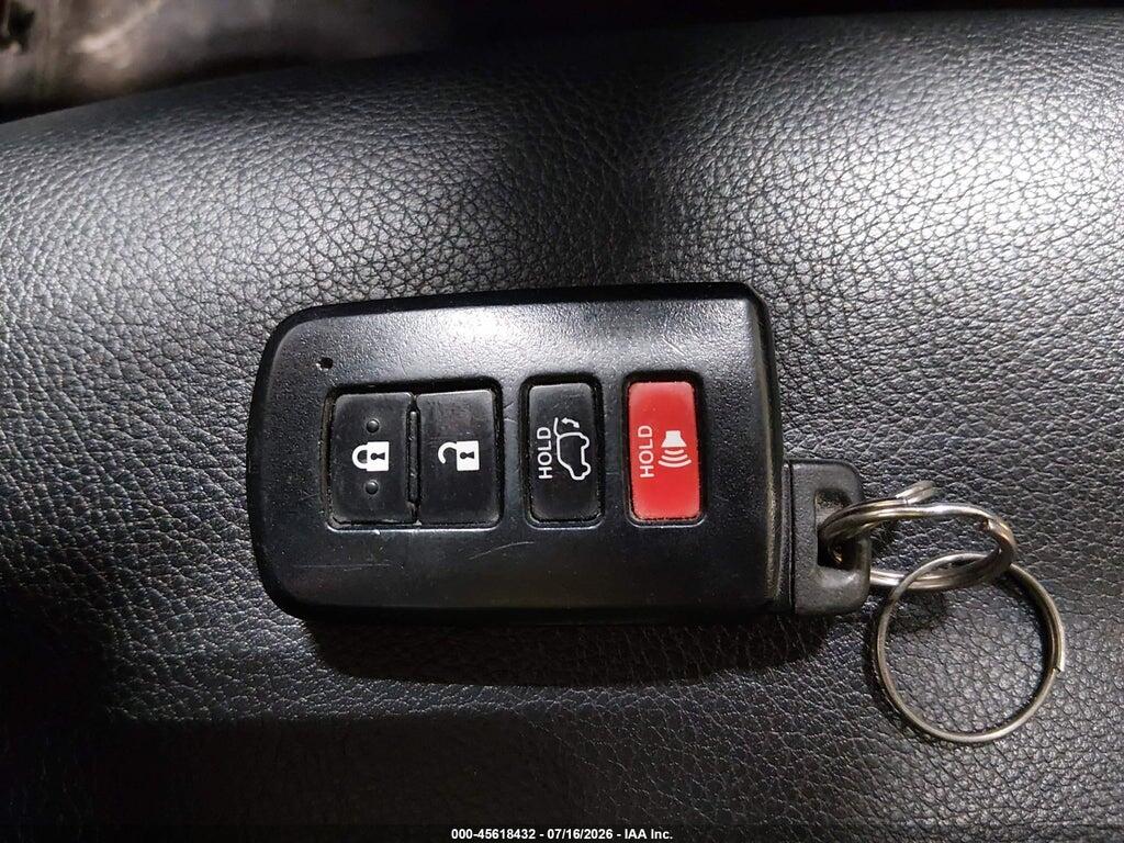 JTMDFREV5HD218903 2017 TOYOTA RAV4 photo no. 11