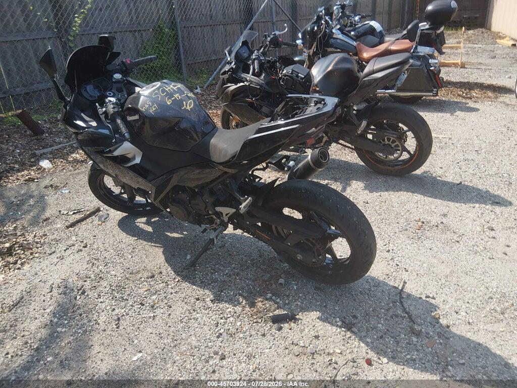 JKAEXKH19NDAH8652 2022 KAWASAKI EX400 photo no. 3