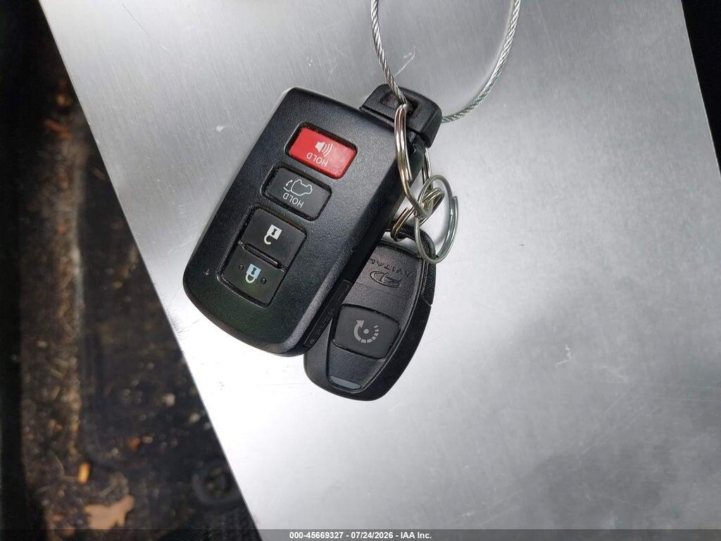 JTMRJREV8HD064532 2017 TOYOTA RAV4 HYBRID photo no. 11