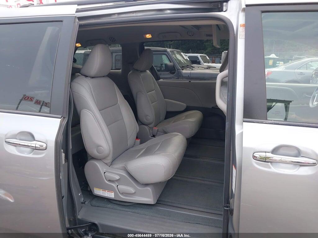 5TDDZ3DC0HS165780 2017 TOYOTA SIENNA photo no. 8