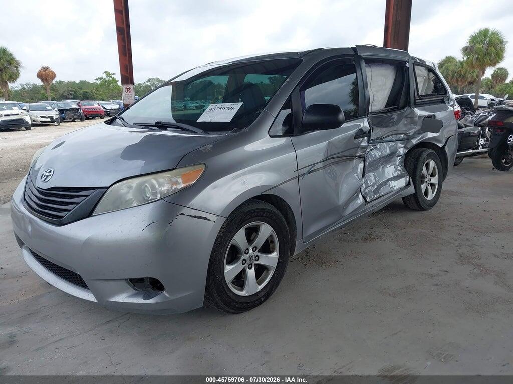 5TDZZ3DC3HS791961 2017 TOYOTA SIENNA photo no. 2