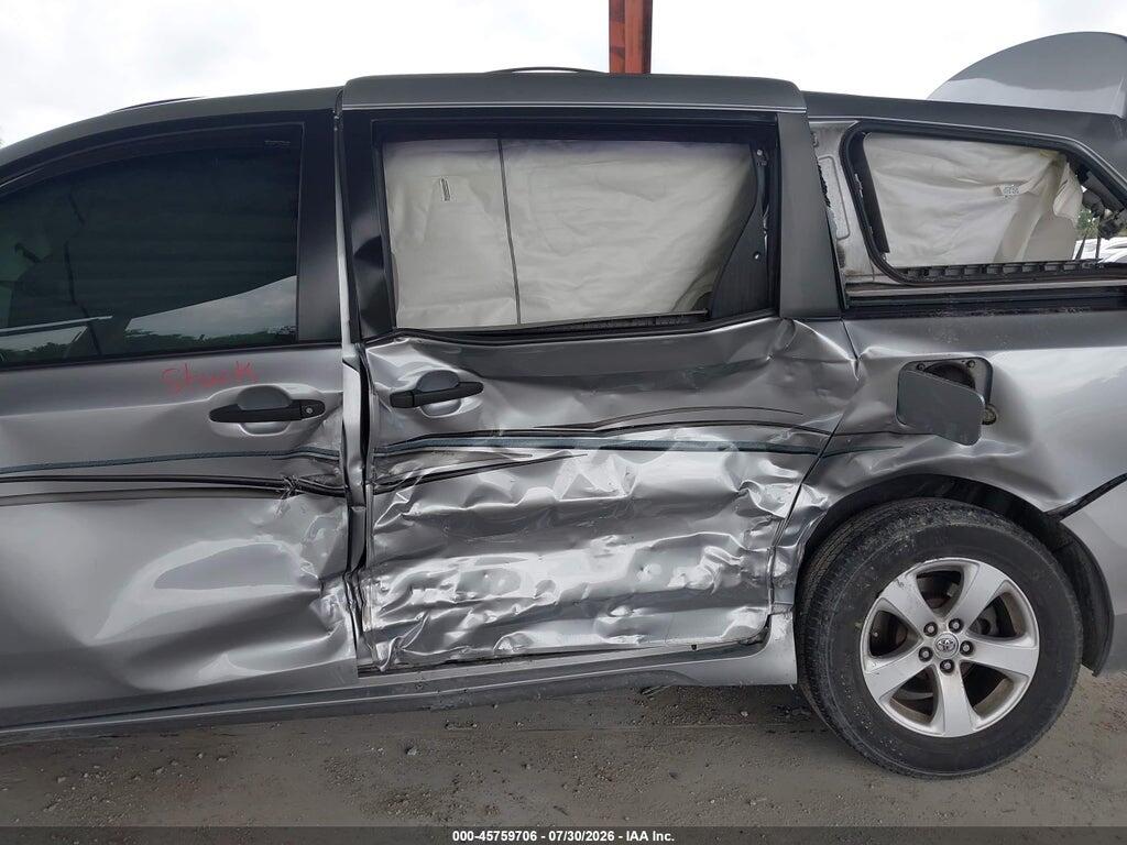 5TDZZ3DC3HS791961 2017 TOYOTA SIENNA photo no. 6