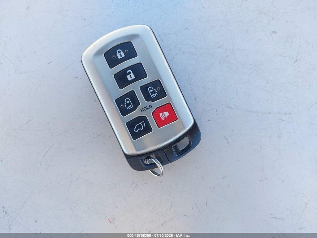 5TDYZ3DCXHS897786 2017 TOYOTA SIENNA photo no. 11