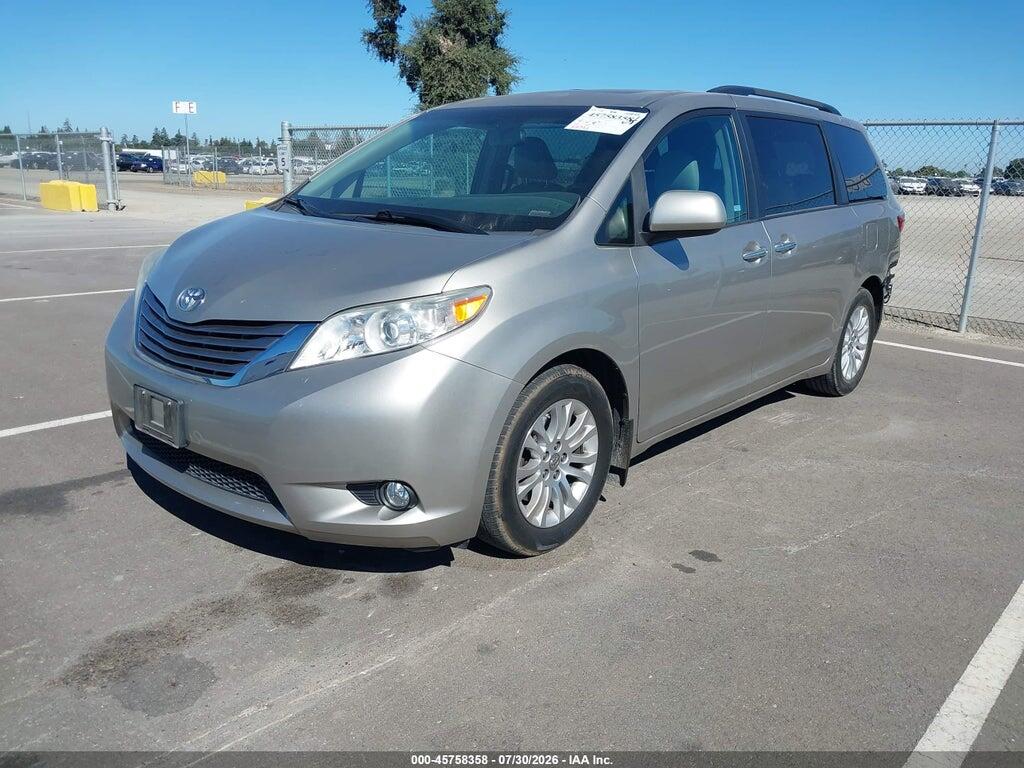 5TDYZ3DCXHS897786 2017 TOYOTA SIENNA photo no. 2