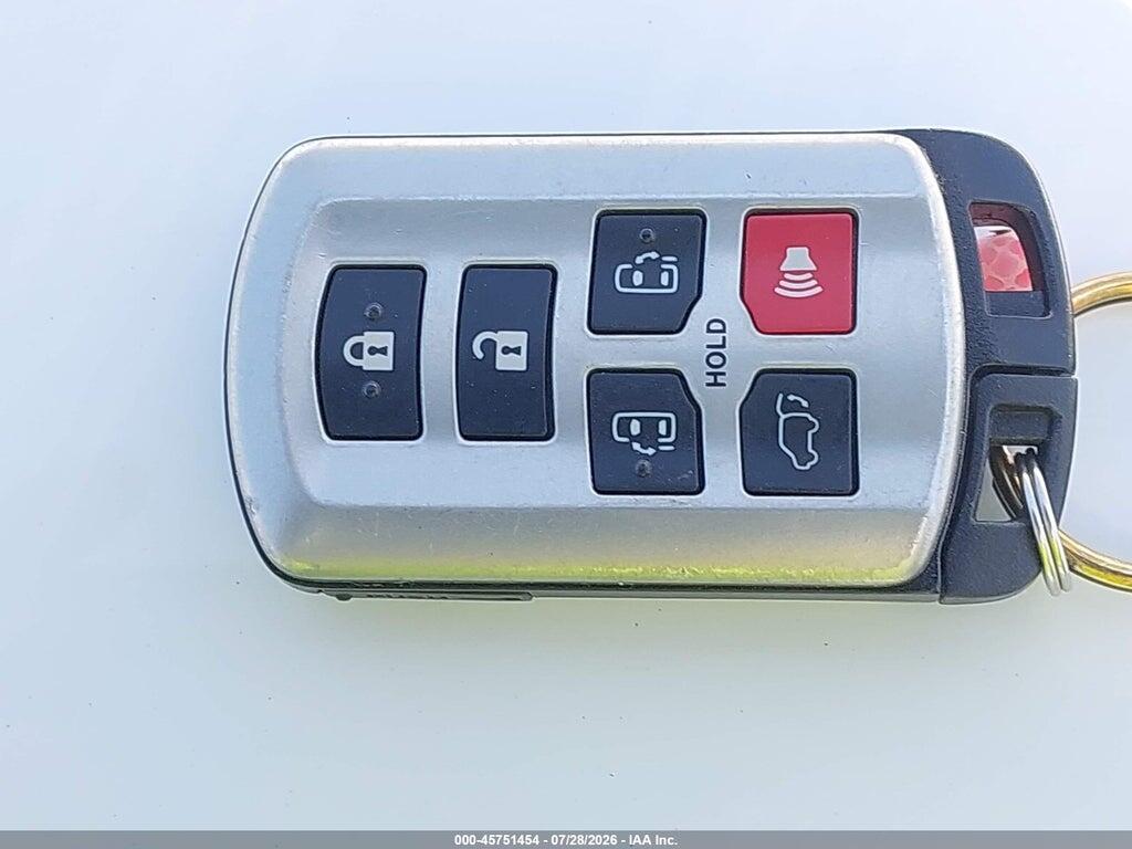 5TDYZ3DC4HS875542 2017 TOYOTA SIENNA photo no. 11