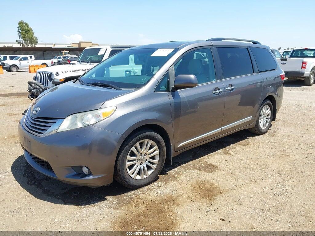 5TDYZ3DC4HS875542 2017 TOYOTA SIENNA photo no. 2