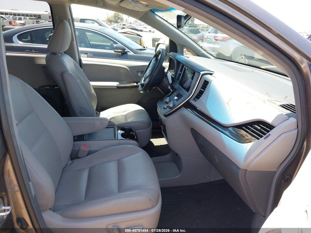 5TDYZ3DC4HS875542 2017 TOYOTA SIENNA photo no. 5