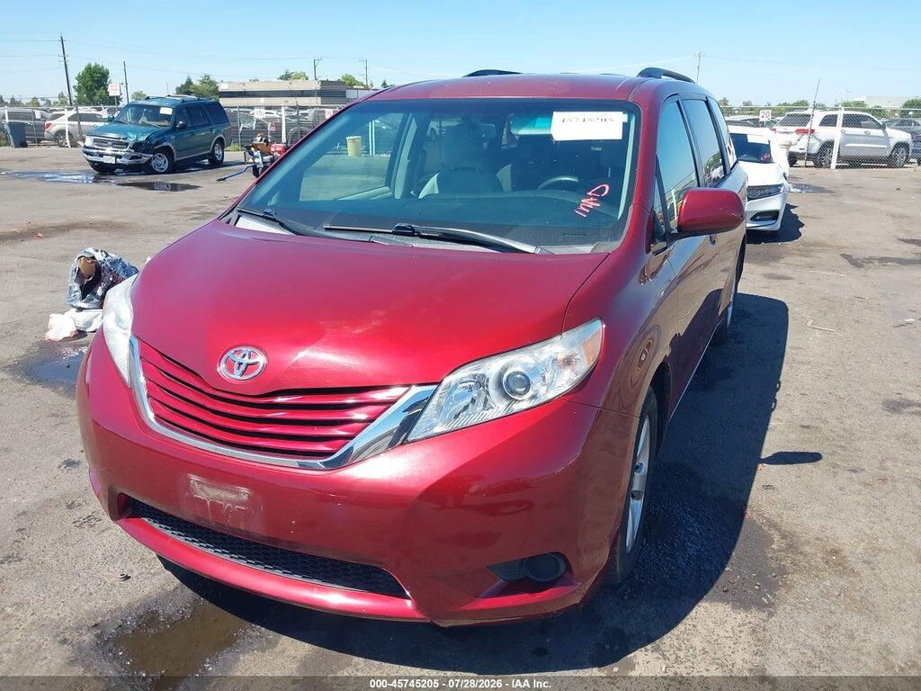 5TDKZ3DCXHS863756 2017 TOYOTA SIENNA photo no. 2