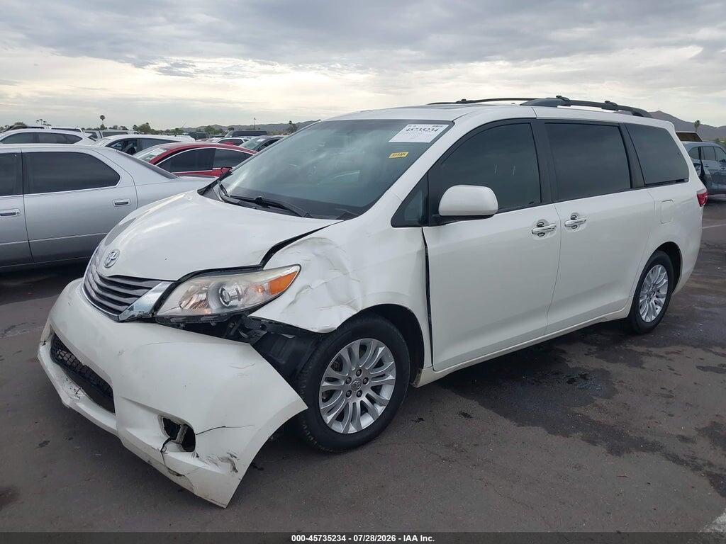 5TDYZ3DC4HS791561 2017 TOYOTA SIENNA photo no. 2