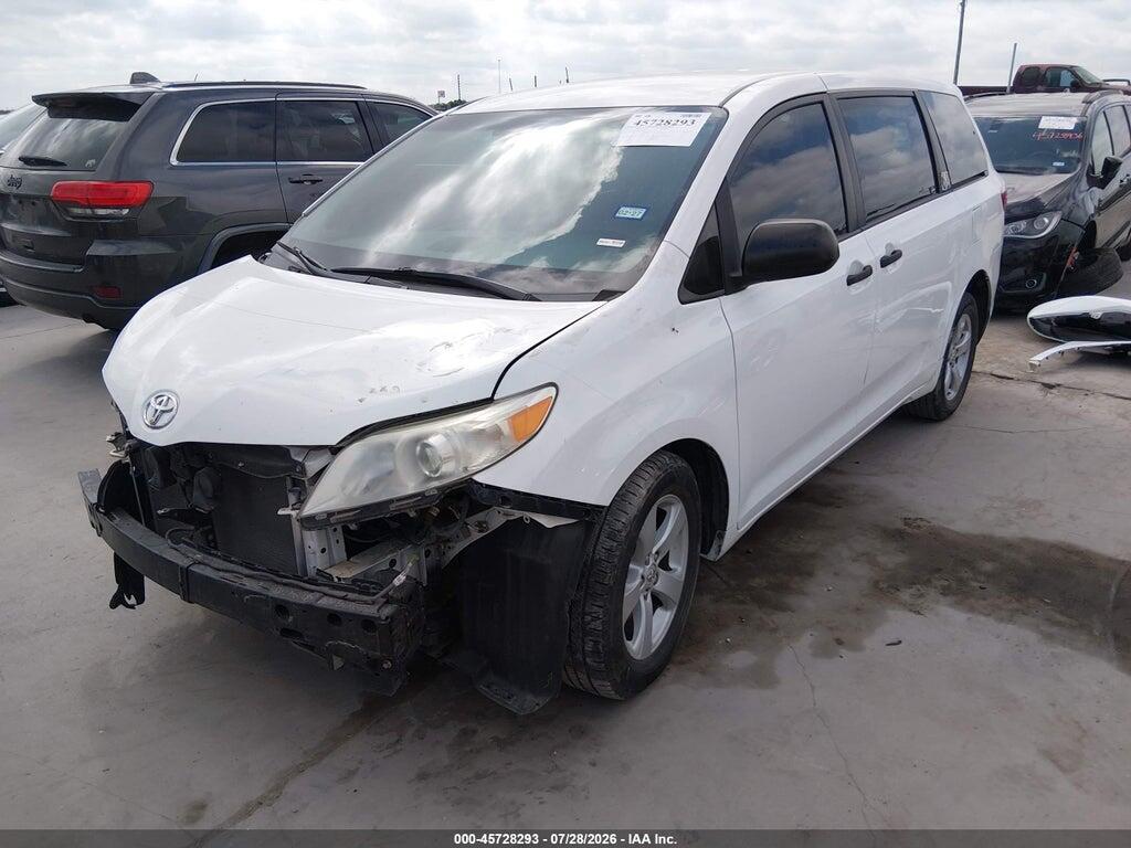 5TDZZ3DC3HS860423 2017 TOYOTA SIENNA photo no. 2