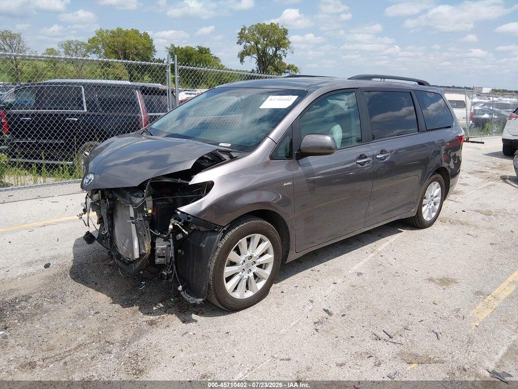 5TDDZ3DC8HS174050 2017 TOYOTA SIENNA photo no. 2