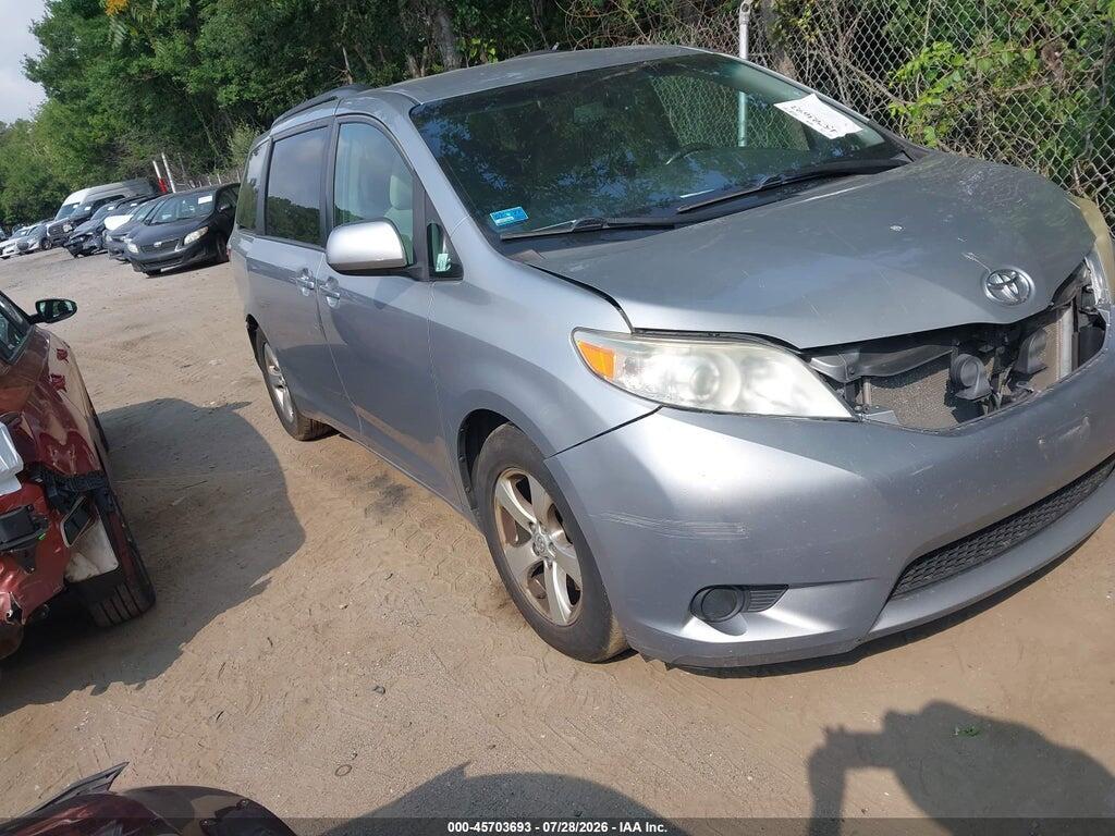 5TDKZ3DC7HS865335 2017 TOYOTA SIENNA photo no. 1