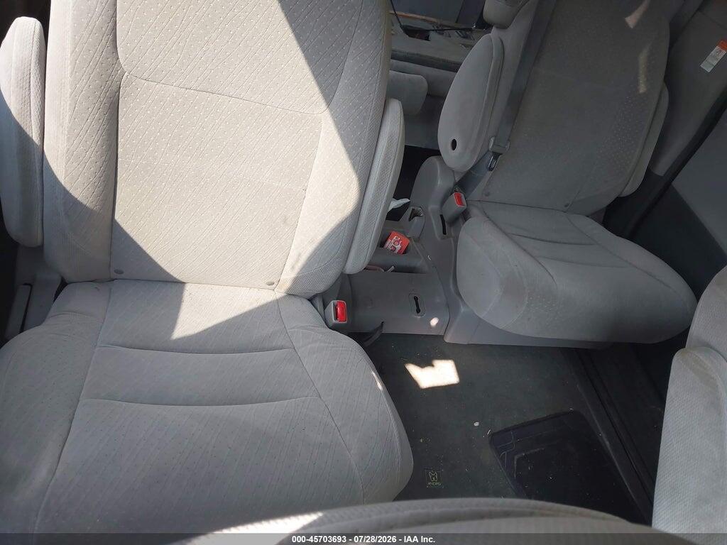 5TDKZ3DC7HS865335 2017 TOYOTA SIENNA photo no. 8