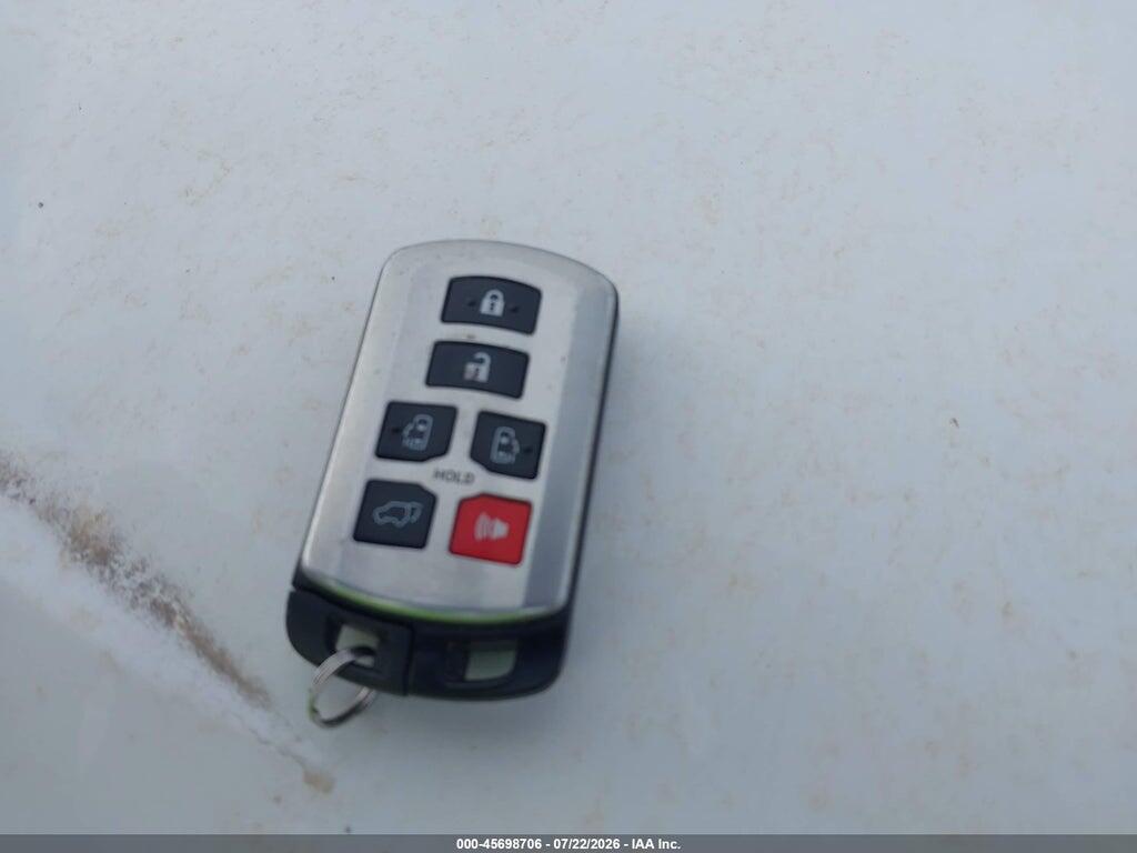 5TDDZ3DC4HS168469 2017 TOYOTA SIENNA photo no. 9