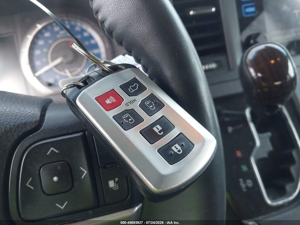5TDDZ3DC3HS146480 2017 TOYOTA SIENNA photo no. 11