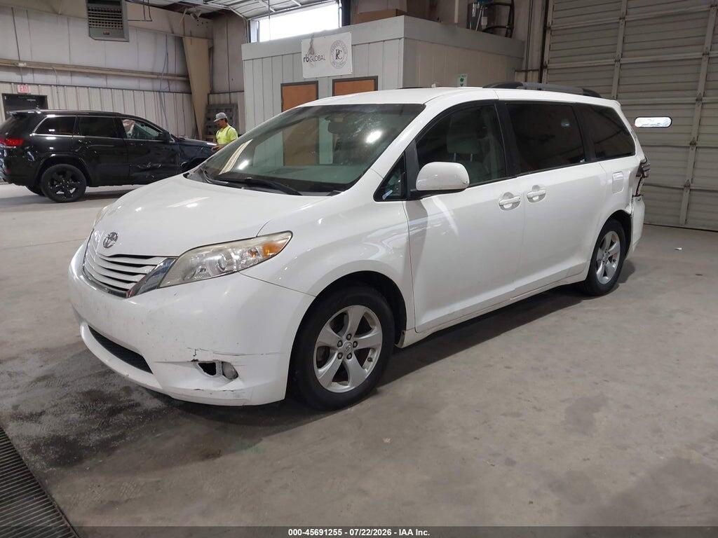 5TDKZ3DC0HS778313 2017 TOYOTA SIENNA photo no. 2