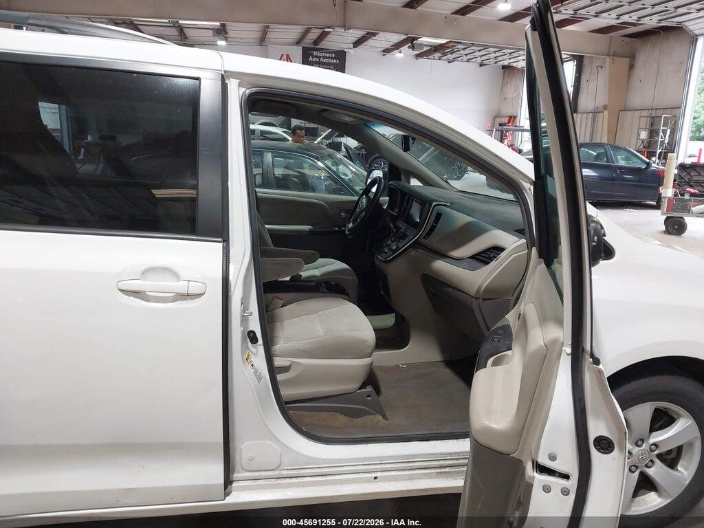 5TDKZ3DC0HS778313 2017 TOYOTA SIENNA photo no. 5