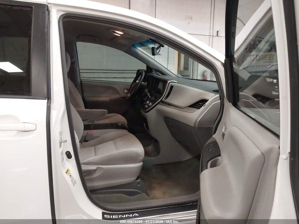 5TDJZ3DC2HS166142 2017 TOYOTA SIENNA photo no. 5